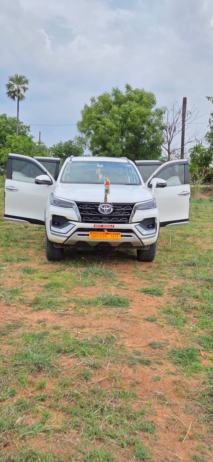 Toyota Fortuner luxury SUV rental in Hyderabad